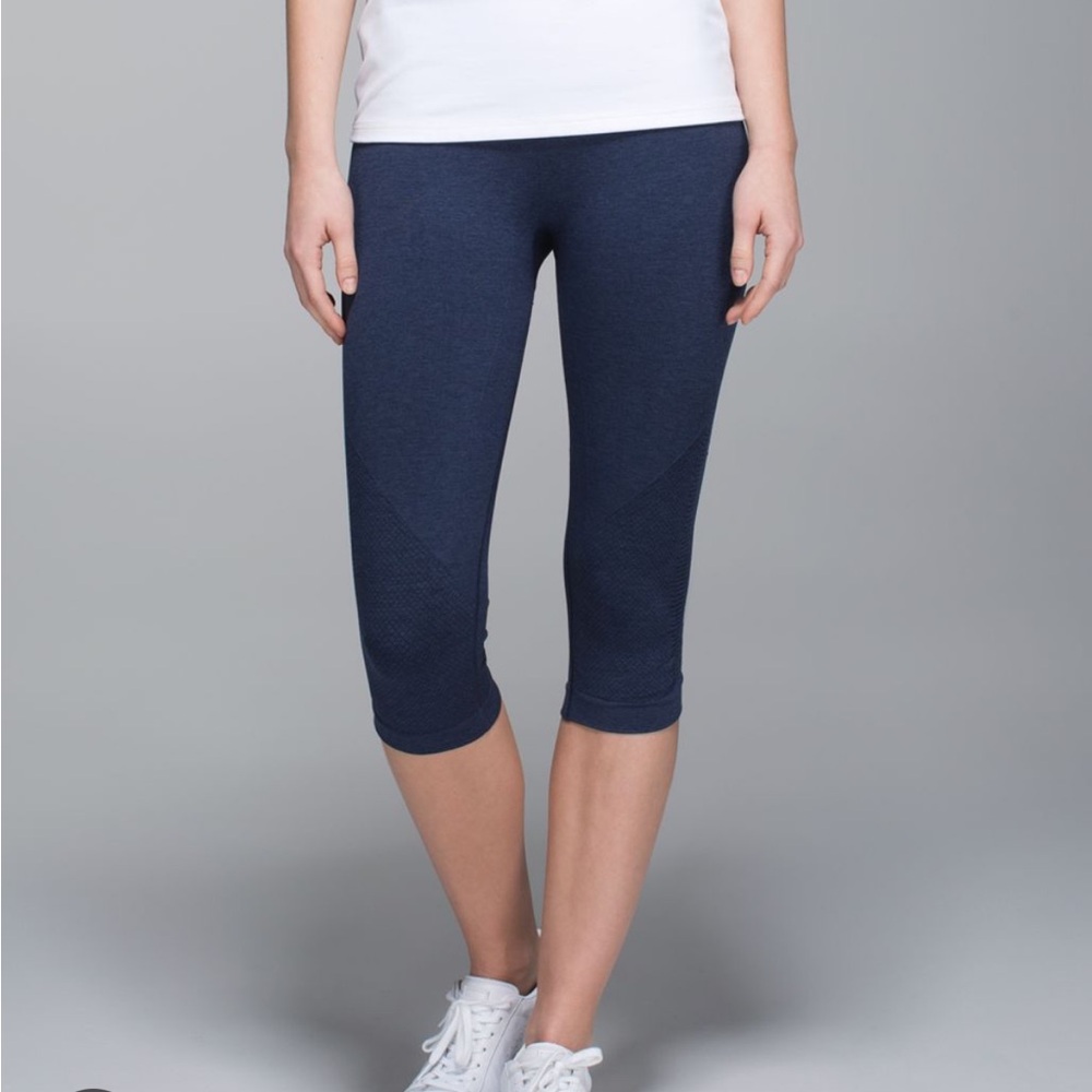 Lululemon in the flow crop